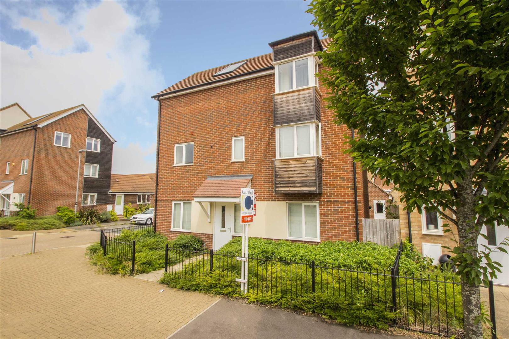 5 bed property in Warwick Avenue, Milton Keynes